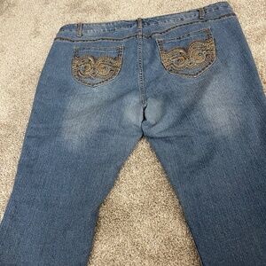 Plus size 24 DOTS capris